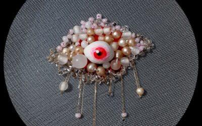 Atavío (la mañana de los ojos rojos)